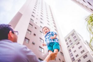 Bébé et papa 