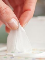 3 accessoires indispensables pour garder votre bébé toujours propre