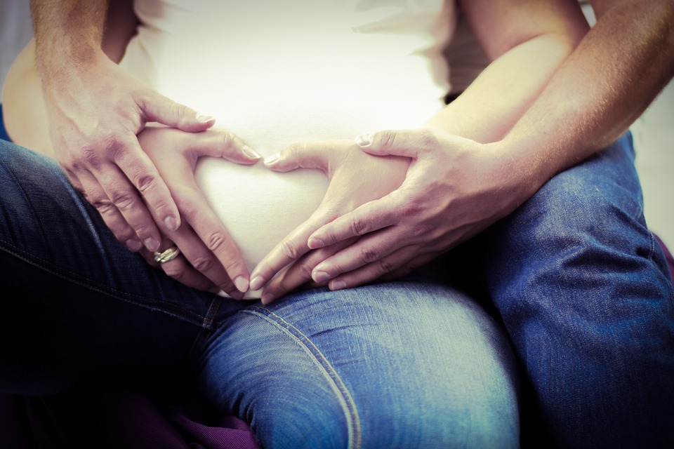 Moulage de ventre : meilleur moyen d’immortaliser sa grossesse